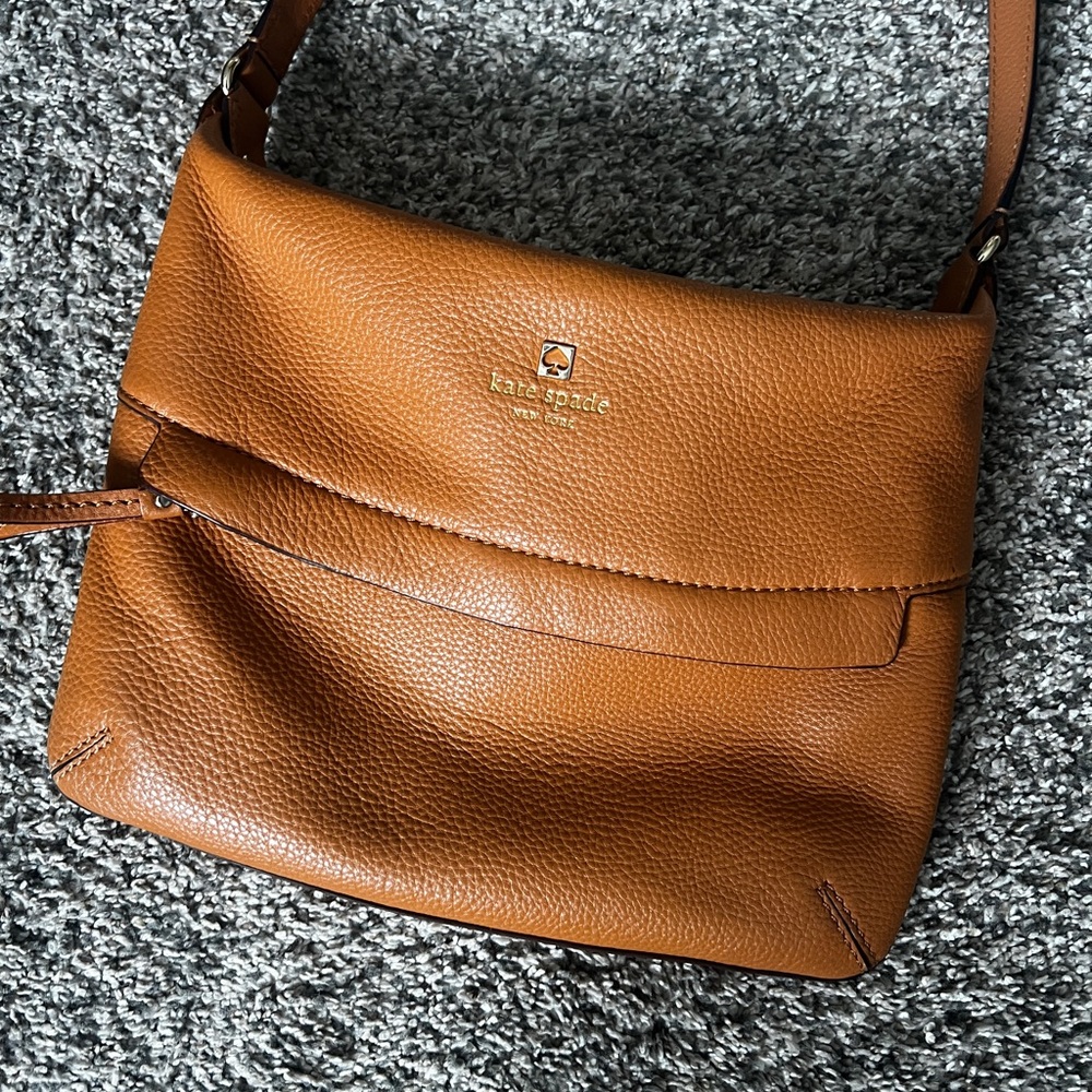Kate Spade Zipper Crossbody Bag - perfect size!